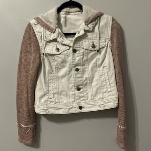 Free people distressed white denim jean blushpink sleeves/detachable hood jacket